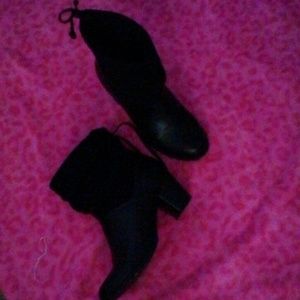 6 1/2 Rialto suede and leather bootie